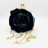 کیف دستدوز گل رز مخمل